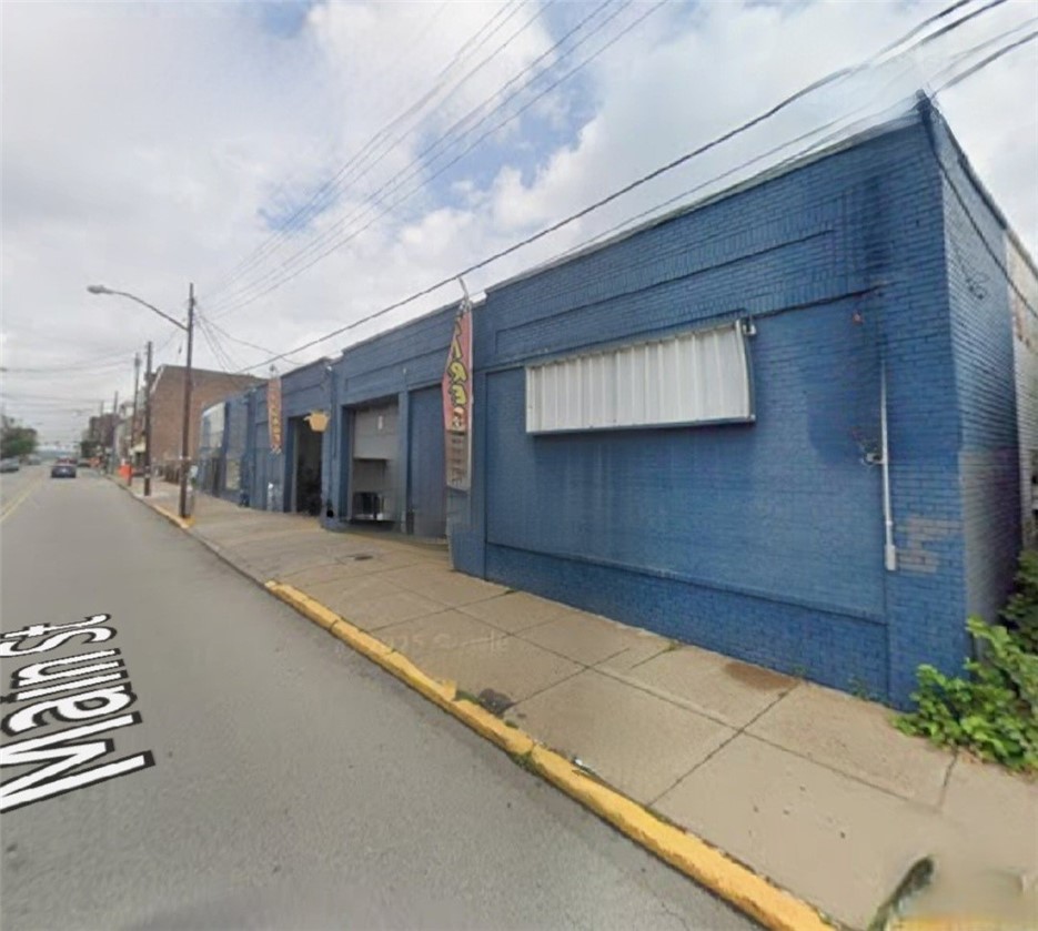 4301 Main St