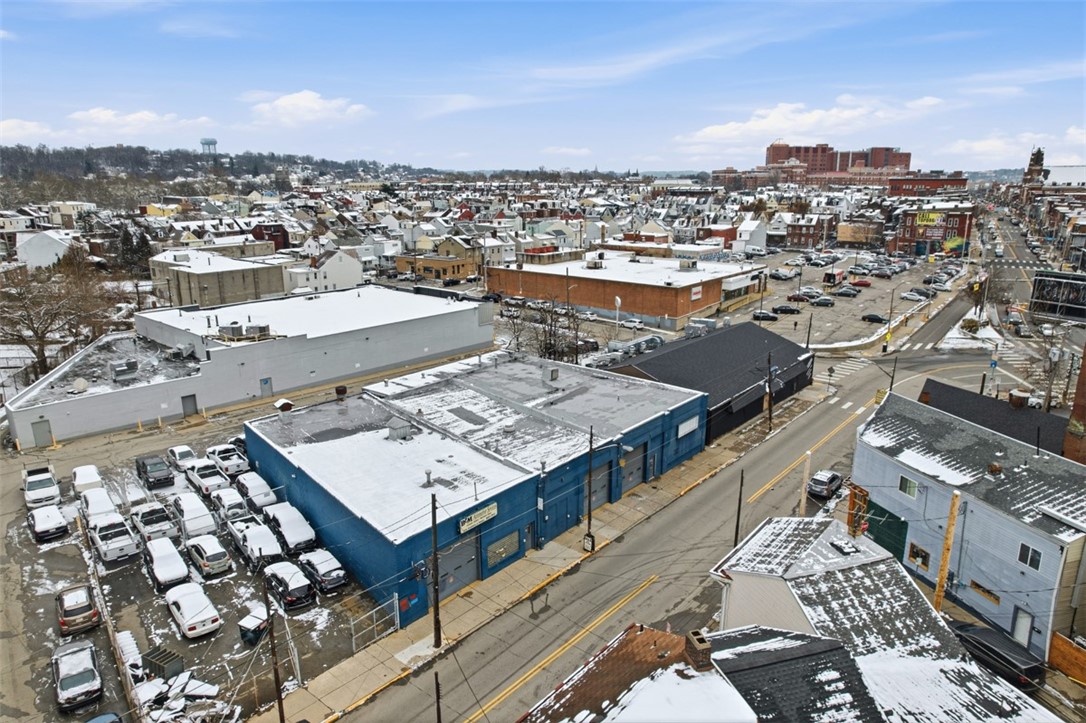 4301 Main St