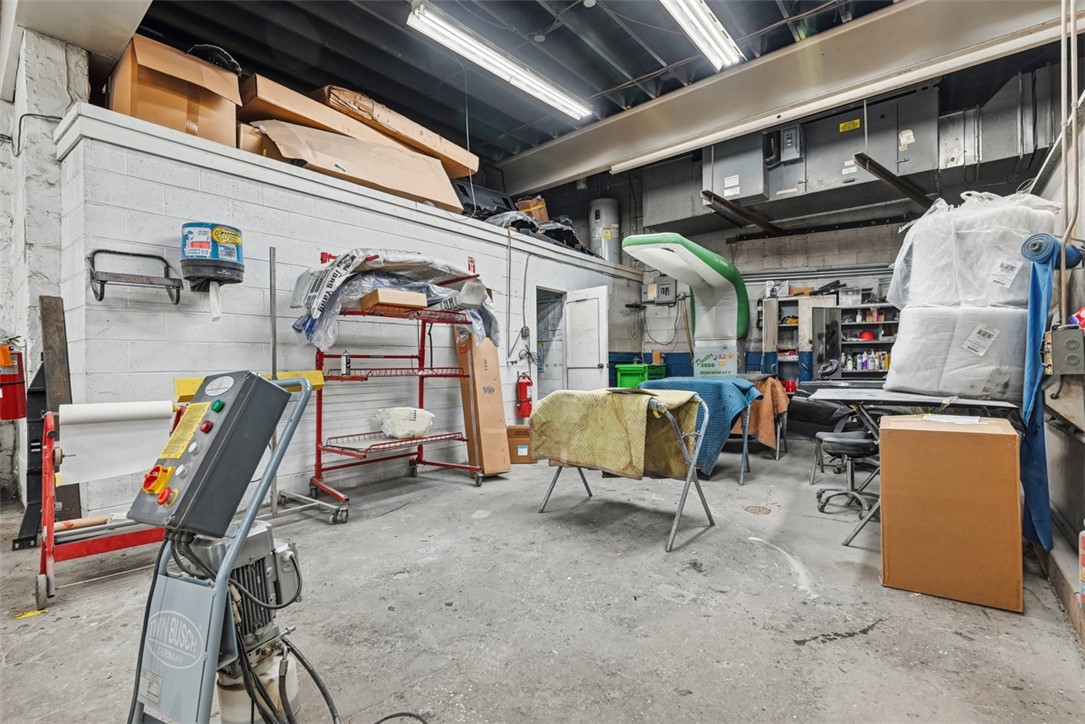 4301 Main St