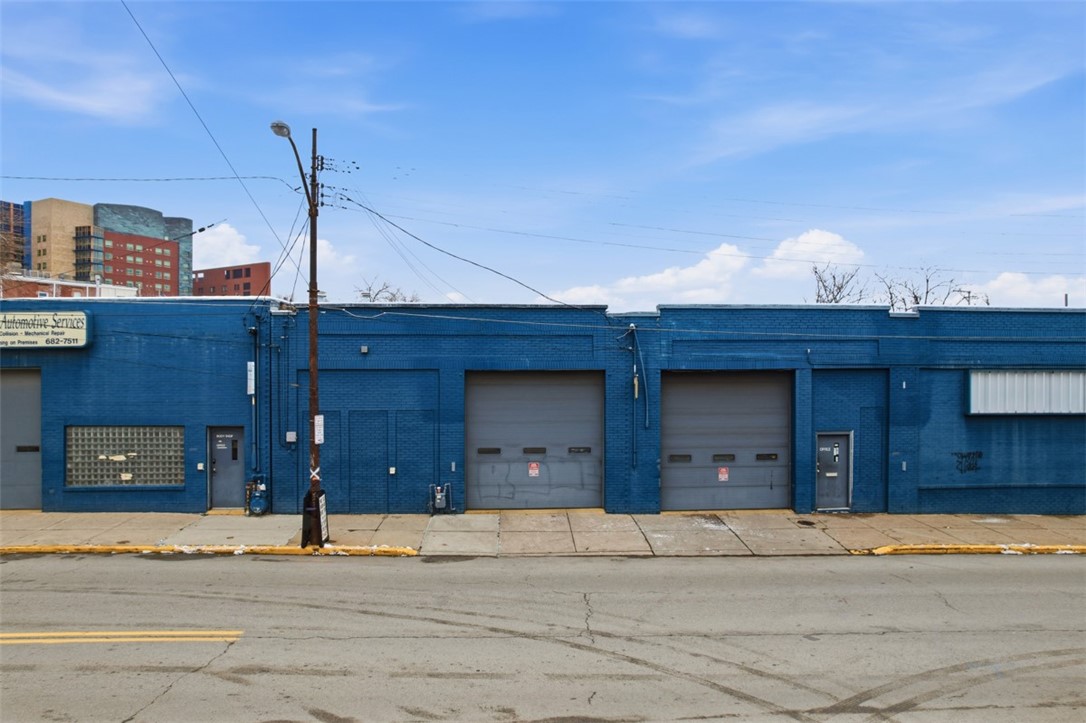 4301 Main St