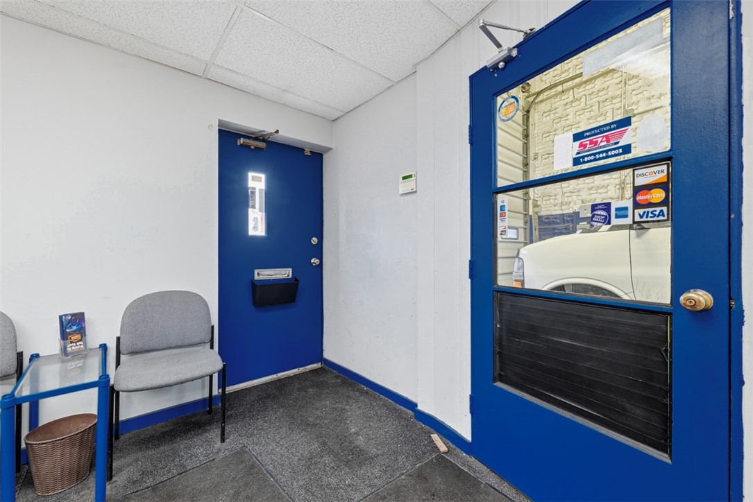 4301 Main St