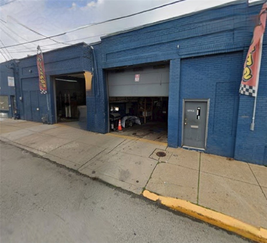 4301 Main St