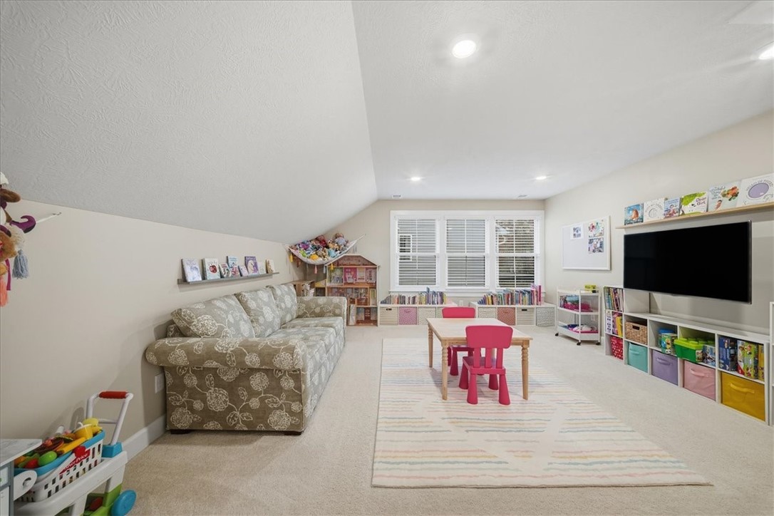 321 Crest Ln