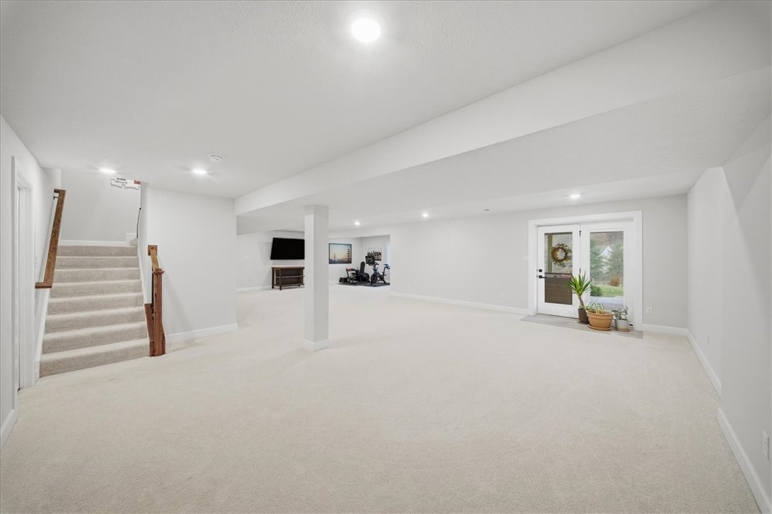 321 Crest Ln