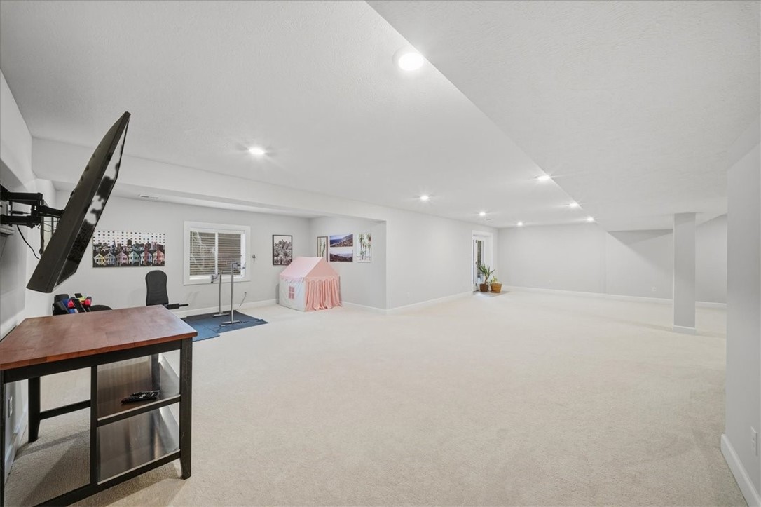 321 Crest Ln