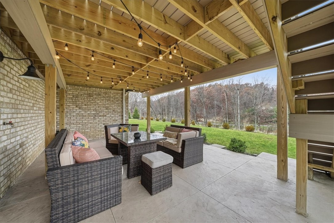 321 Crest Ln