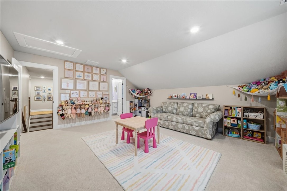 321 Crest Ln
