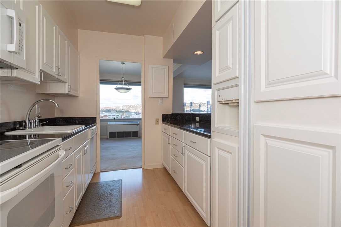320 Fort Duquesne Blvd 14F