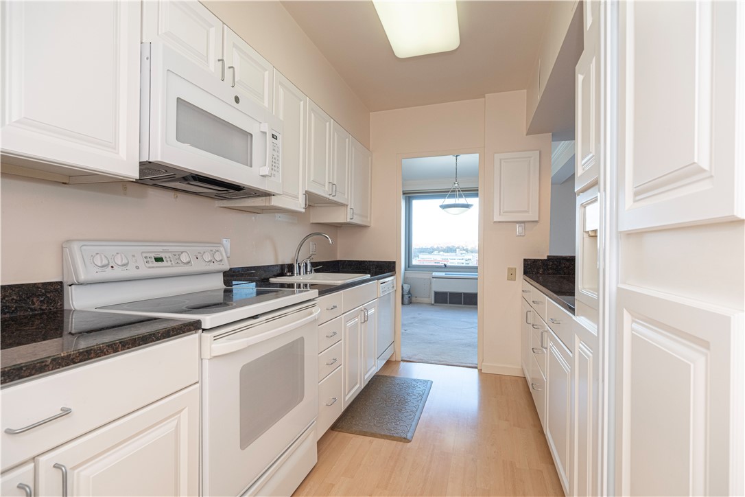 320 Fort Duquesne Blvd 14F