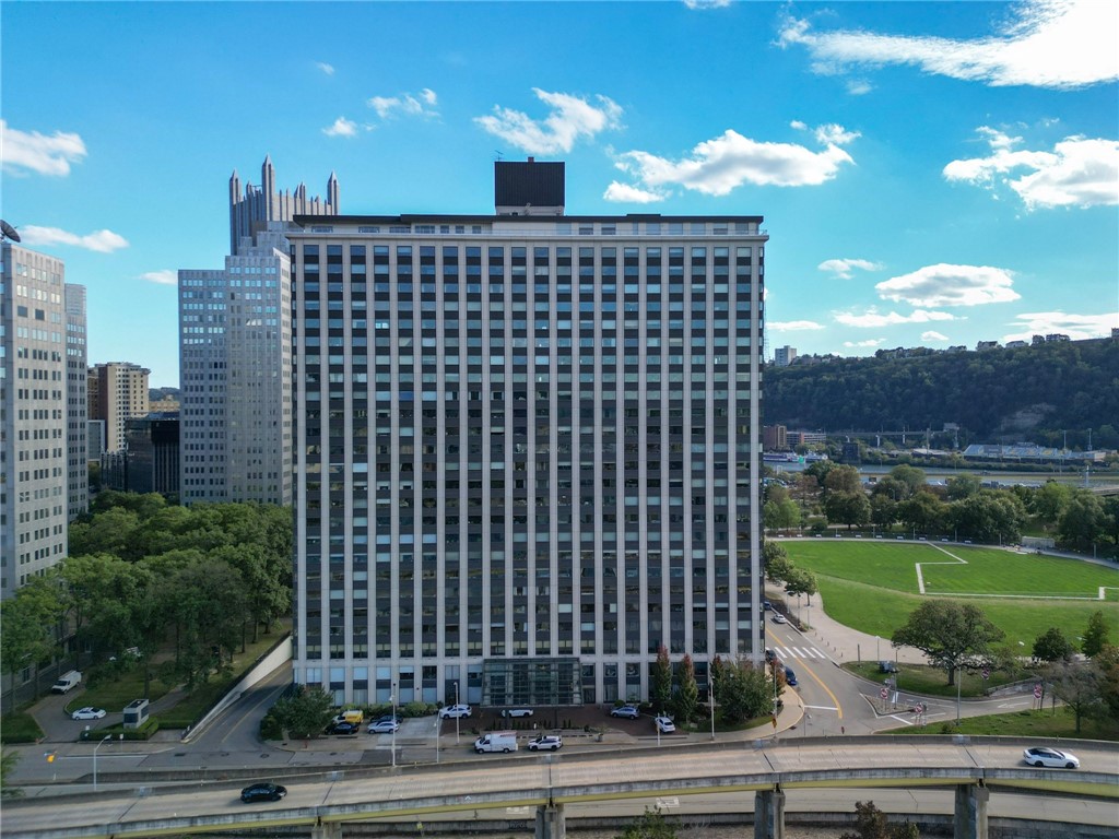 320 Fort Duquesne Blvd 12O