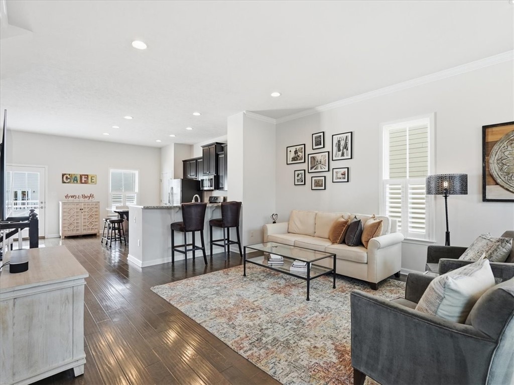 828 Oneida Cir