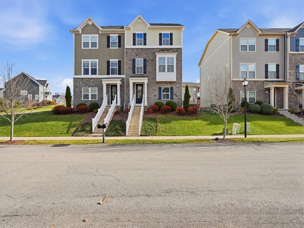 828 Oneida Cir