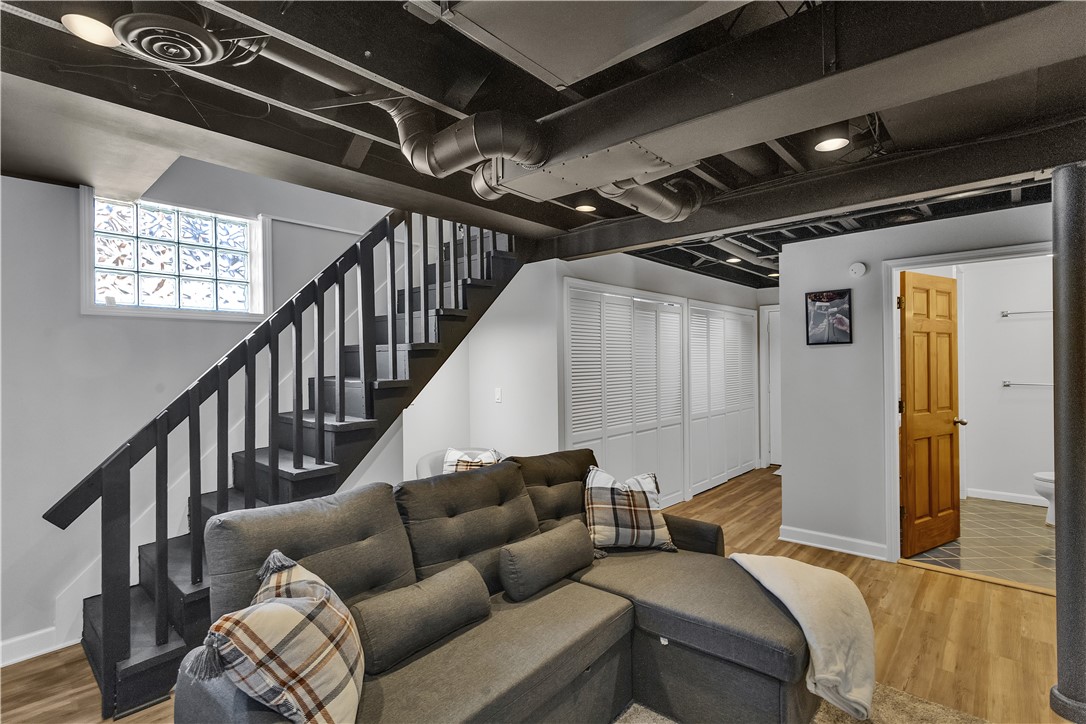 112 Lansing Ave