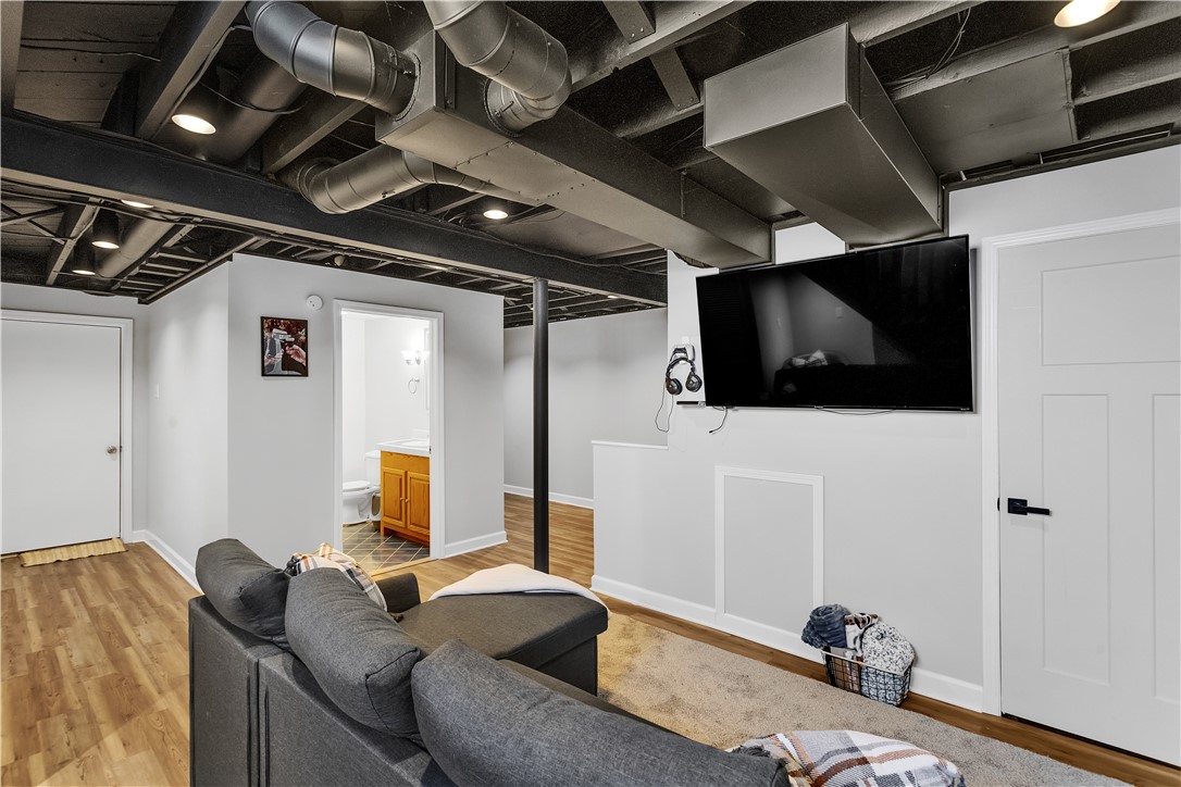 112 Lansing Ave