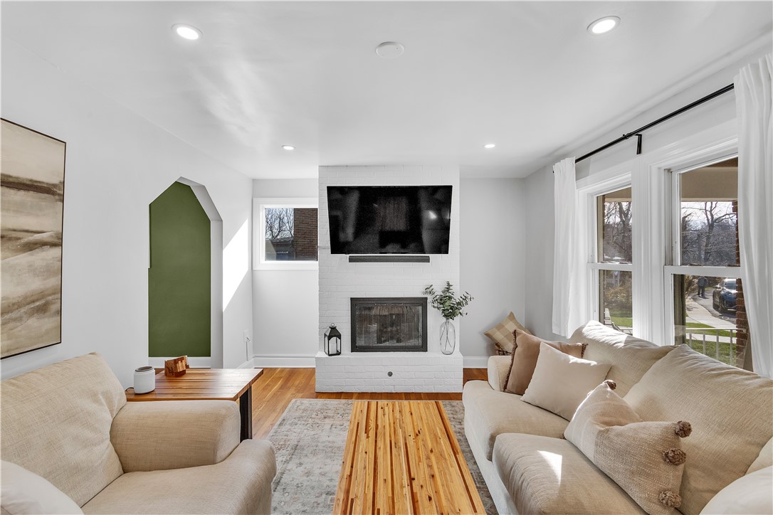 112 Lansing Ave