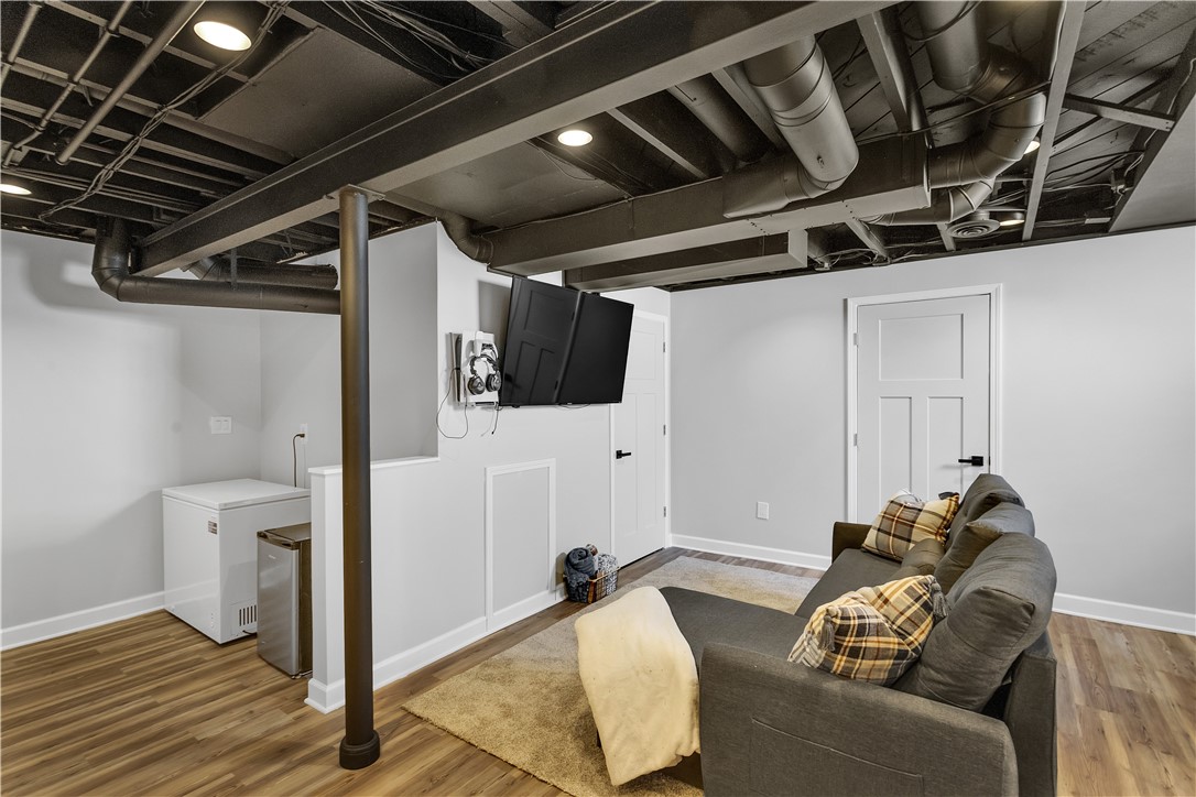 112 Lansing Ave