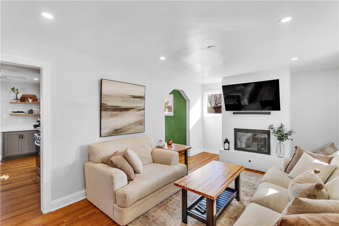 112 Lansing Ave