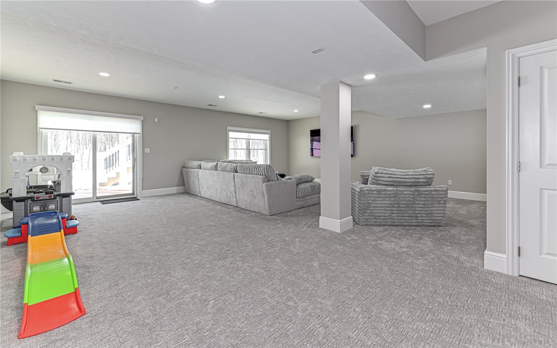 307 Azalea Ln