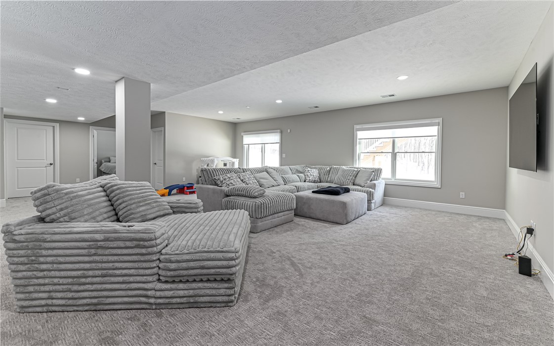307 Azalea Ln