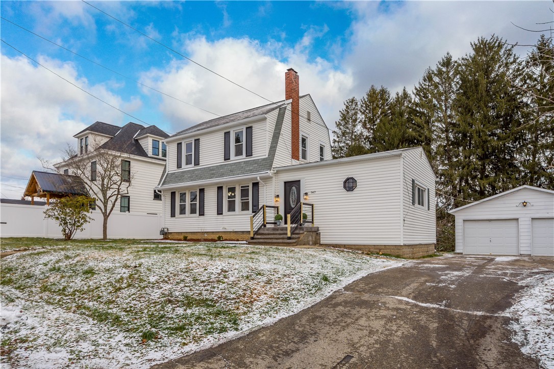 147 Carmichaels St