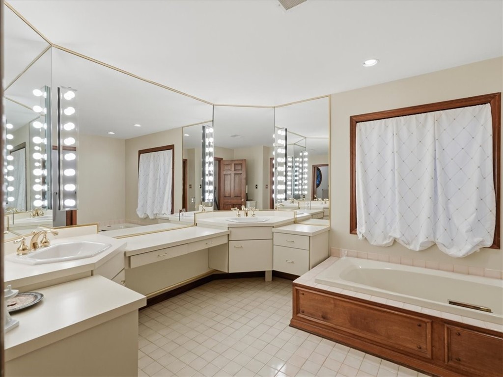 1500 Fox Chase Dr