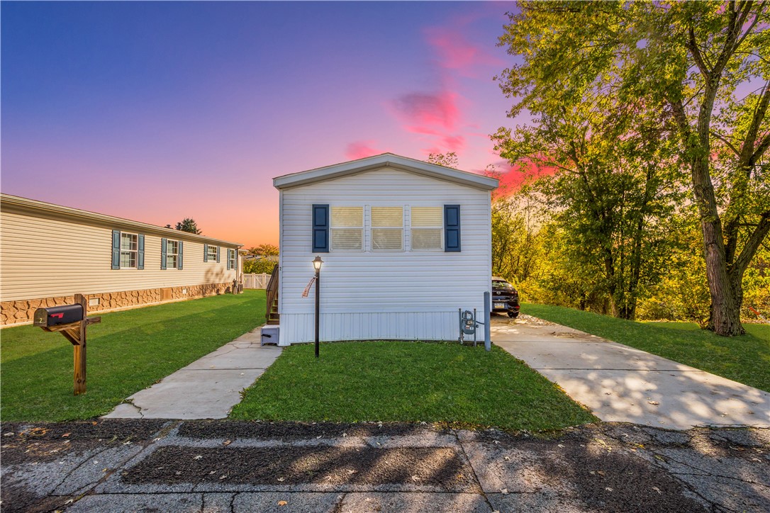 2 Roundtop Drive