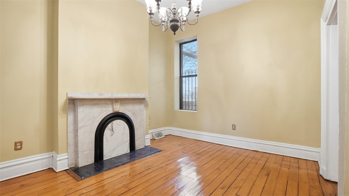 1411 Page St