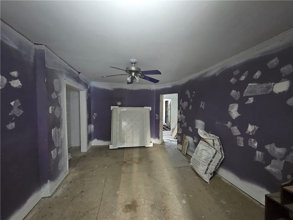 418 Ella St