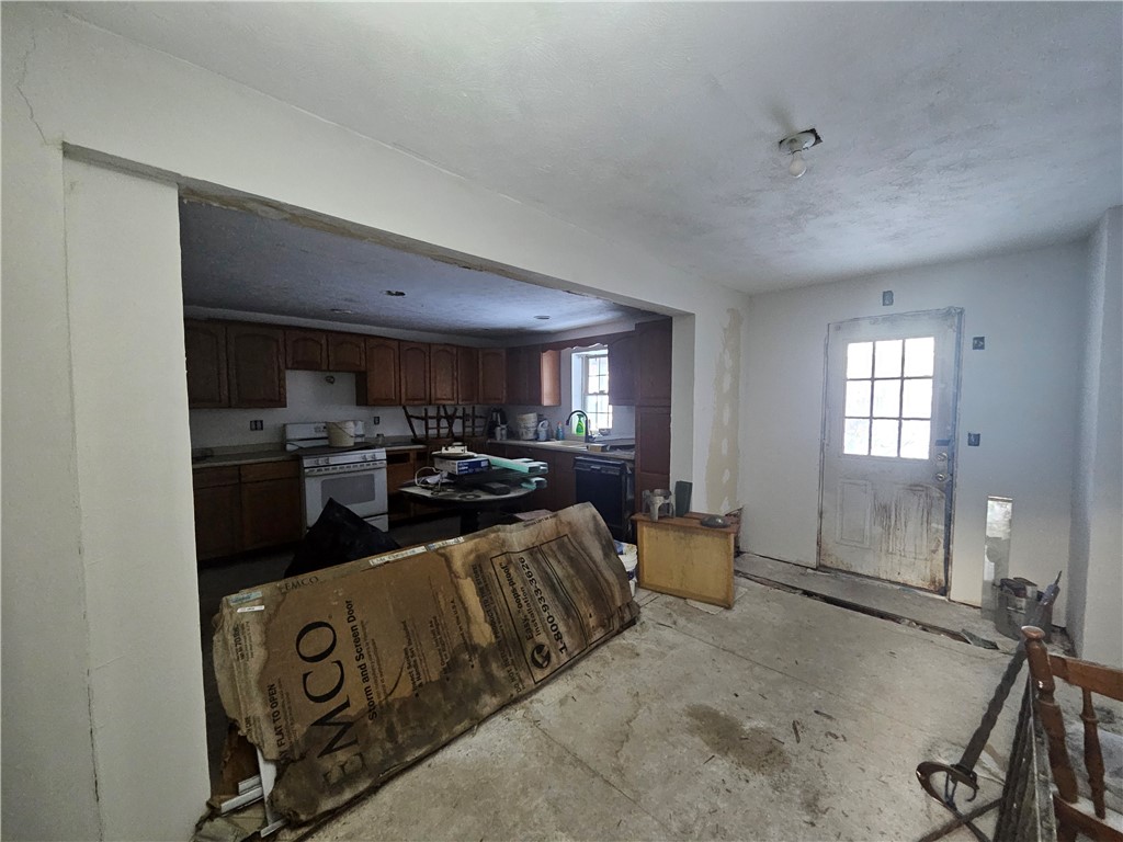 418 Ella St