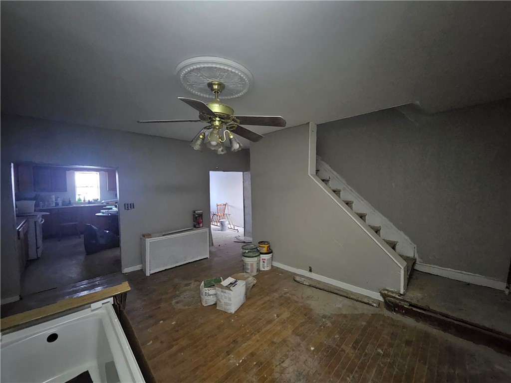 418 Ella St