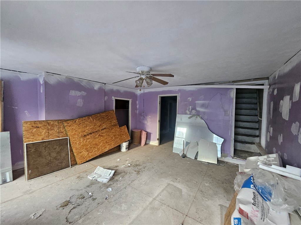 418 Ella St
