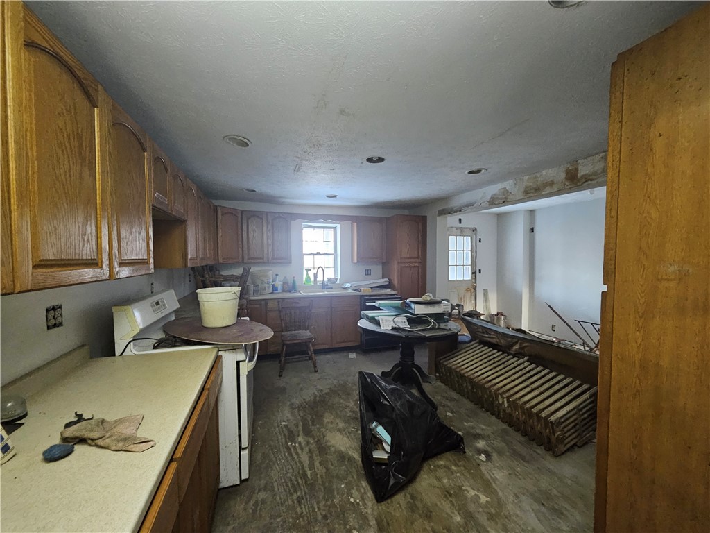 418 Ella St