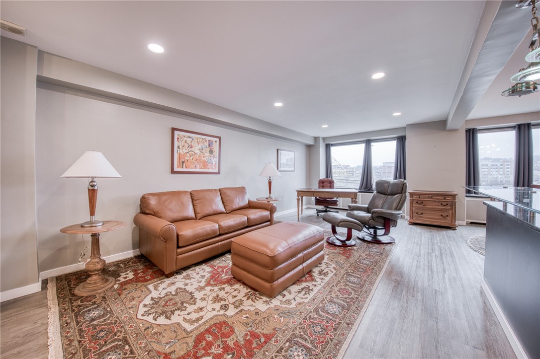 320 Fort Duquesne Blvd 4E