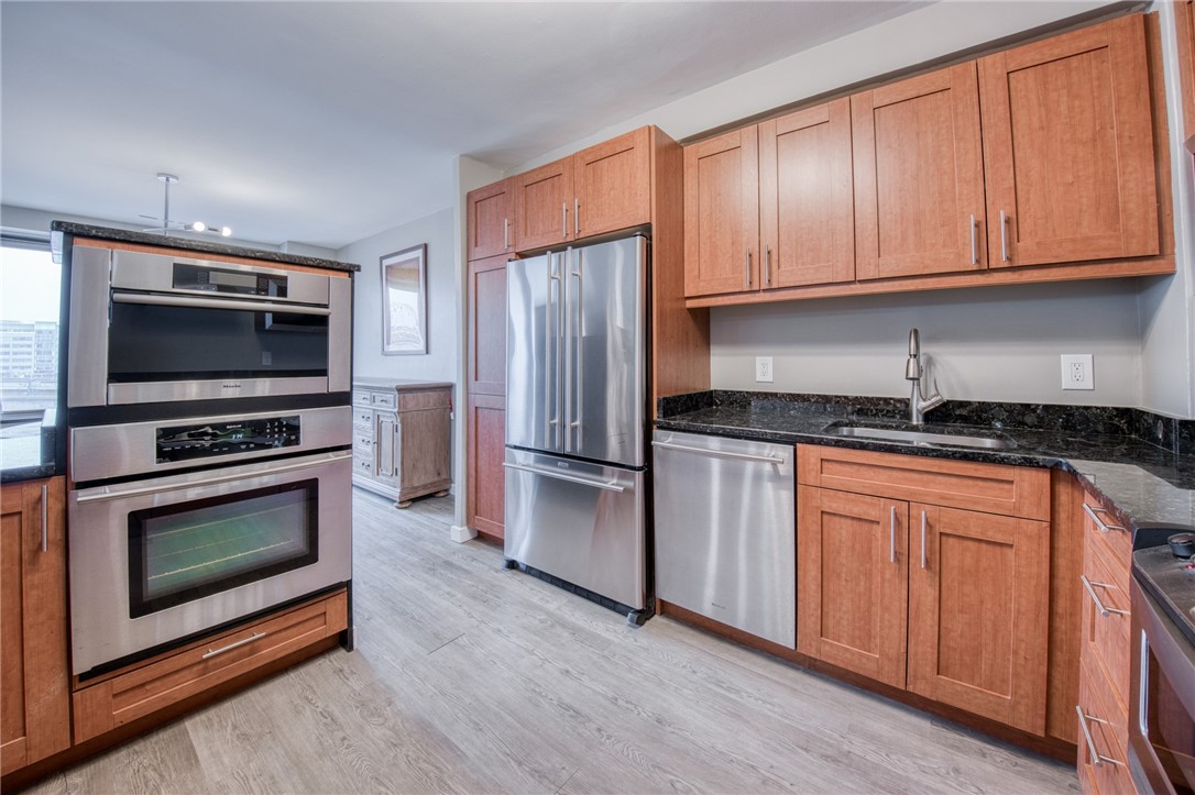 320 Fort Duquesne Blvd 4E