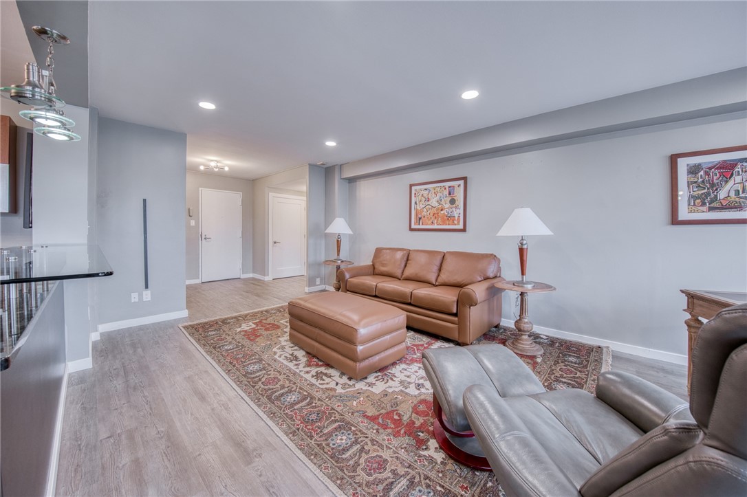 320 Fort Duquesne Blvd 4E