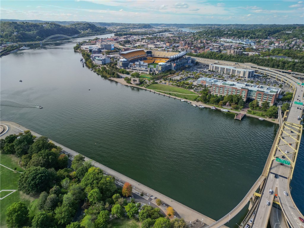 320 Fort Duquesne Blvd 4E