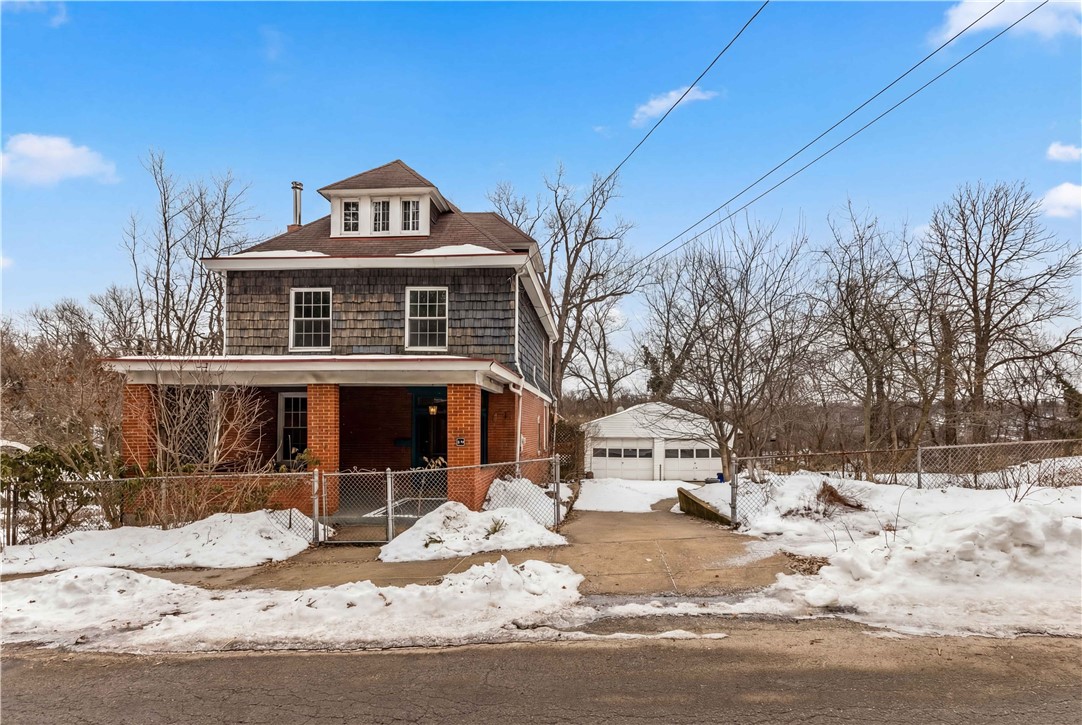1454 Center Steet