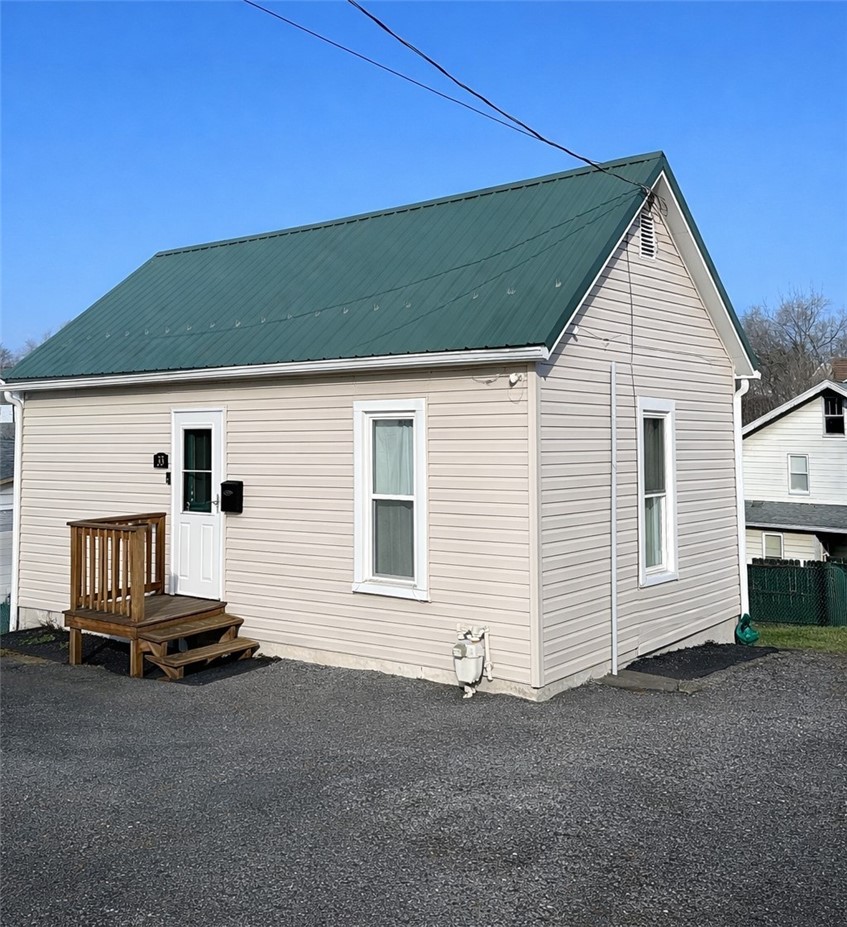 33 Violet Ave