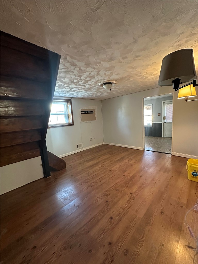 33 Violet Ave