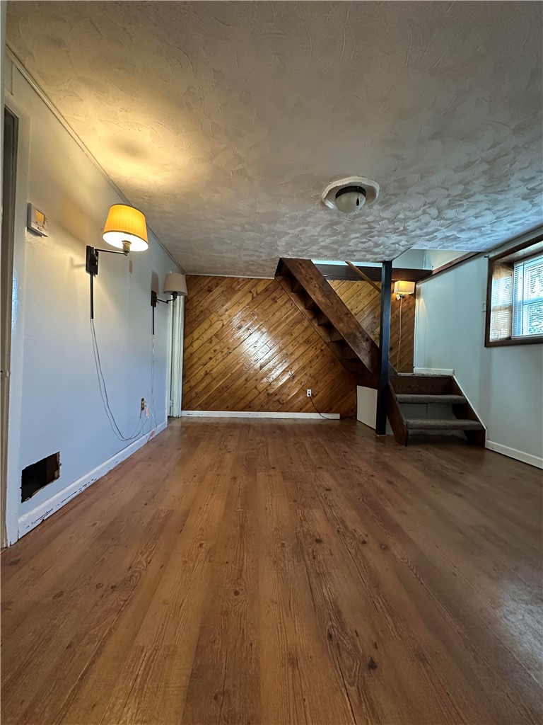 33 Violet Ave