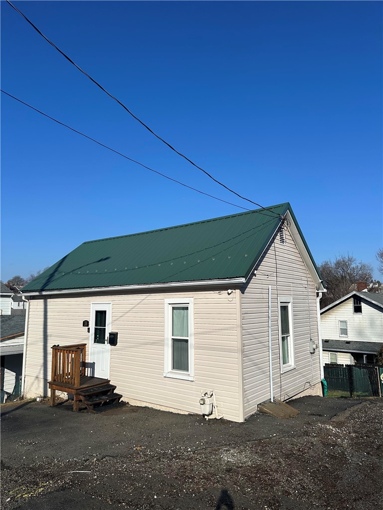 33 Violet Ave