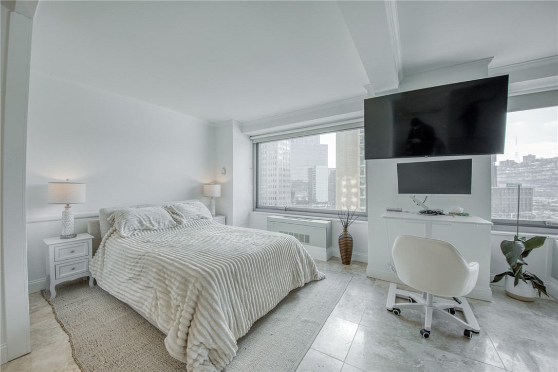 320 Fort Duquesne Blvd 10B