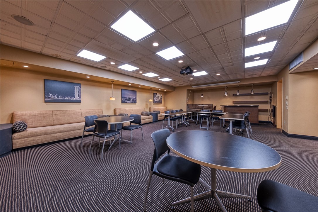320 Fort Duquesne Blvd 10B