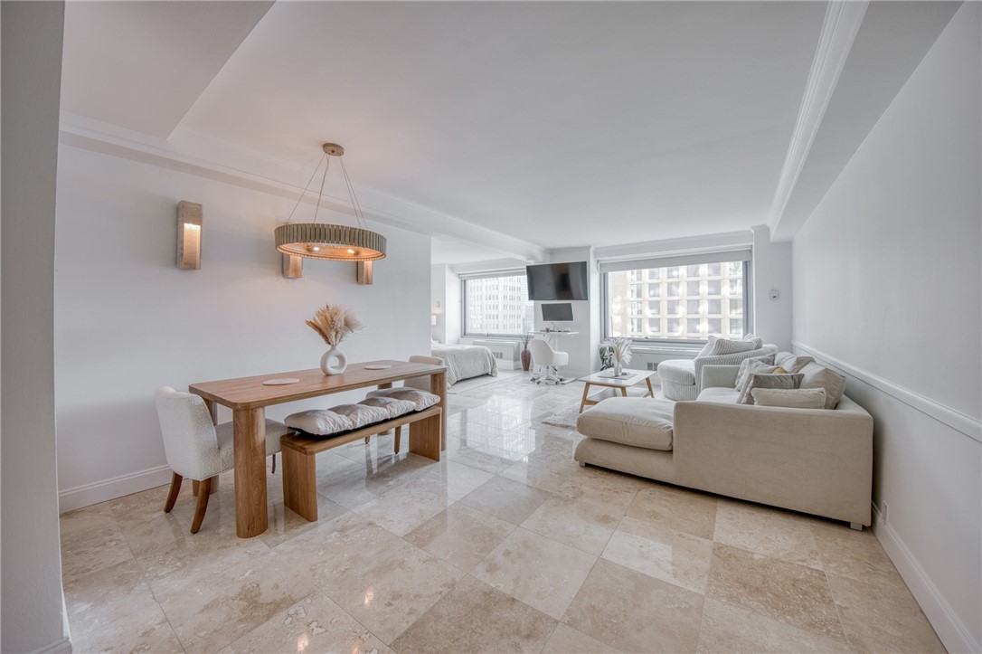 320 Fort Duquesne Blvd 10B
