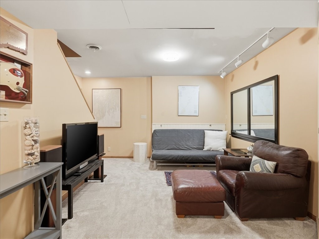 452 Tyburn Dr