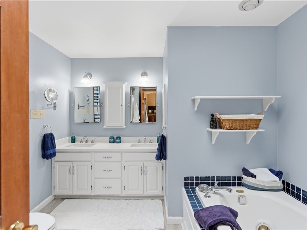 452 Tyburn Dr