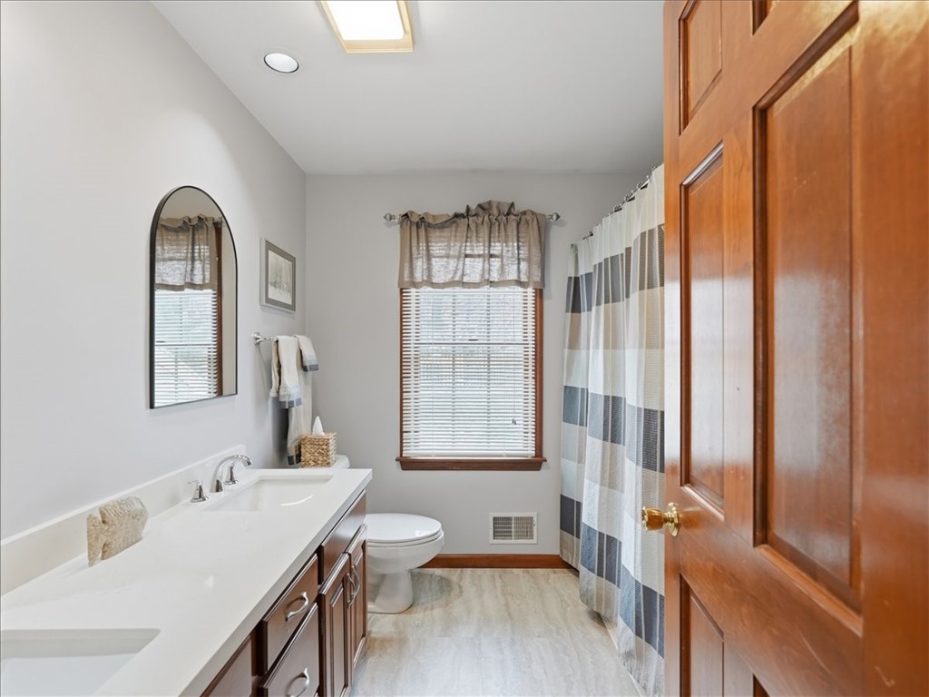 452 Tyburn Dr