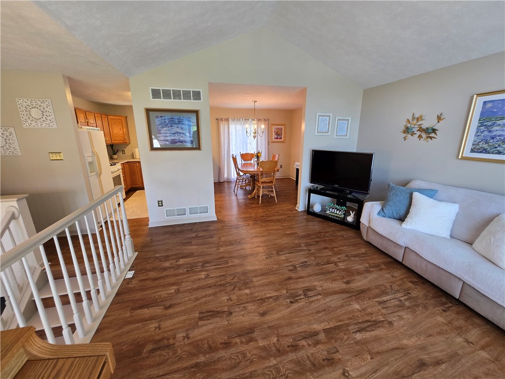 319 Banbury Crossing