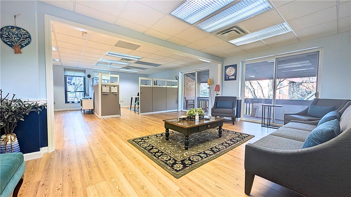 406 Mcknight Park Dr