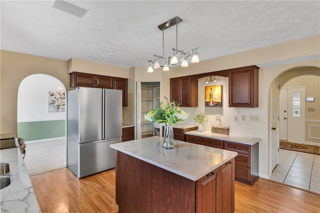 100 Hazelwood Dr